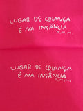 Camiseta Bordada Lugar de Criança é na Infância - Collab Rosa Marini & Brincaê