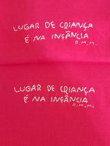 Camiseta Bordada Lugar de Criança é na Infância - Collab Rosa Marini & Brincaê