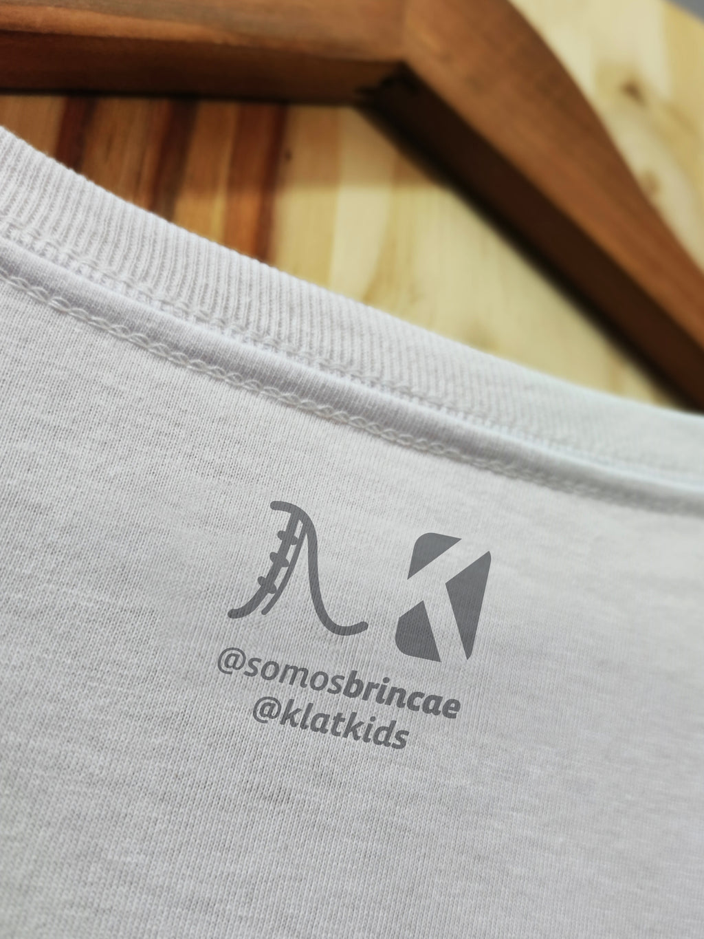 Camiseta Roupa de Manchar na Viagem - Collab Klat Kids & Brincaê