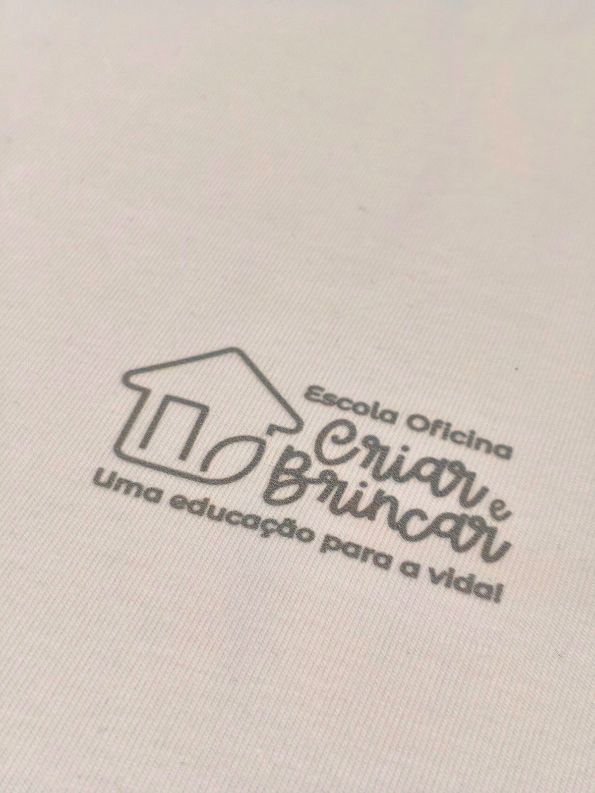 Camiseta Ser Criança é Ser Agora - Collab Oficina CB & Brincaê