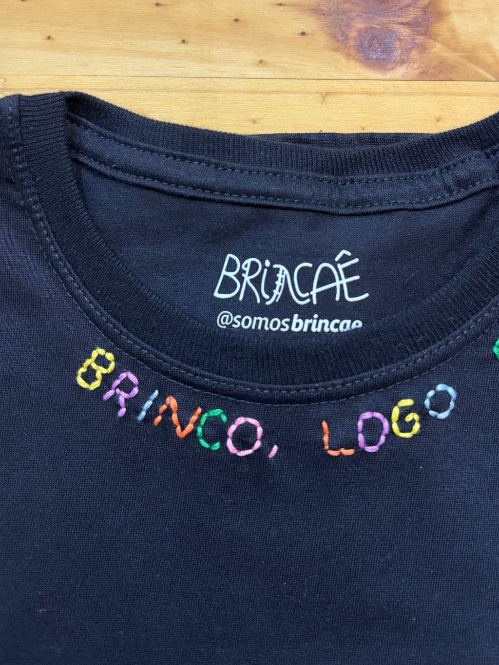 Camiseta Infantil Bordada Brinco, Logo Existo - Brincaê