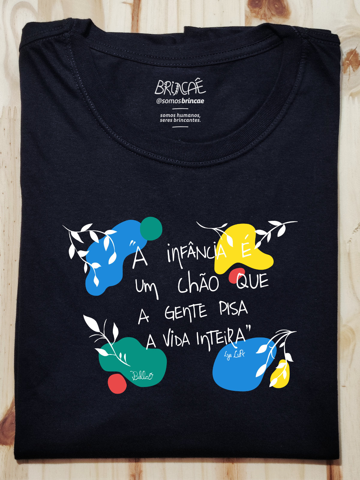 Camiseta Infância por Lya Luft - Brincaê