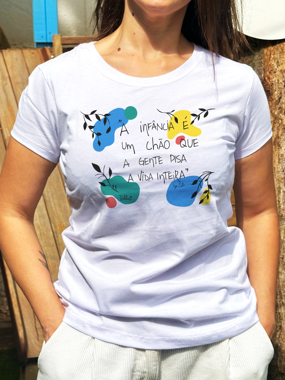 Camiseta Infância por Lya Luft - Brincaê