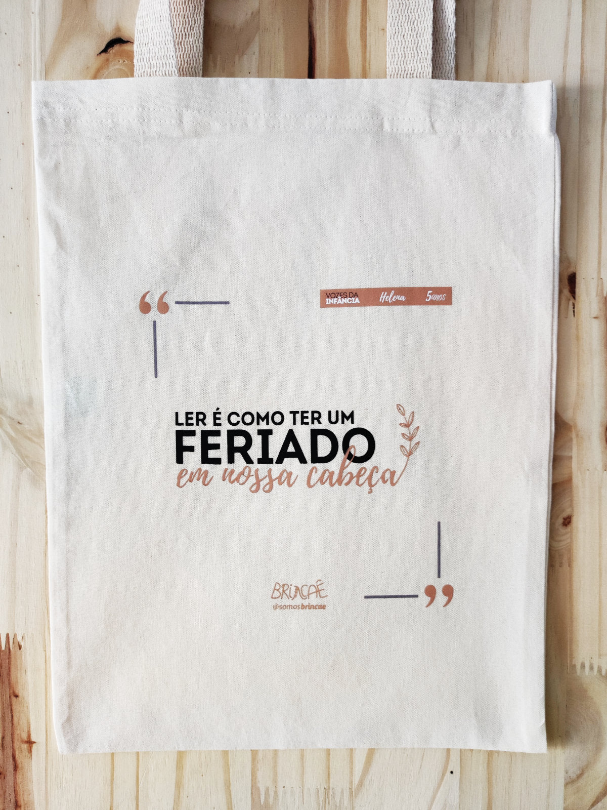 Ecobag Helena e o Feriado - Vozes da Infância Brincaê