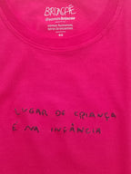 Camiseta Bordada Lugar de Criança é na Infância - Collab Rosa Marini & Brincaê