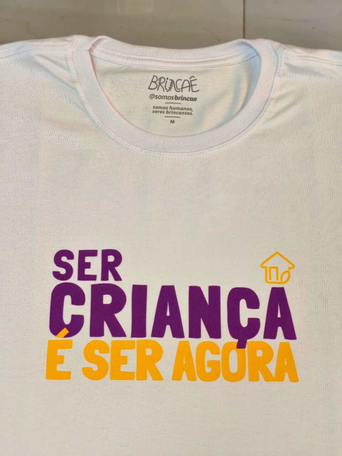 Camiseta Ser Criança é Ser Agora - Collab Oficina CB & Brincaê