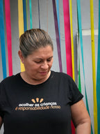 Camiseta Acolher as Crianças - Obaobá & Brincaê