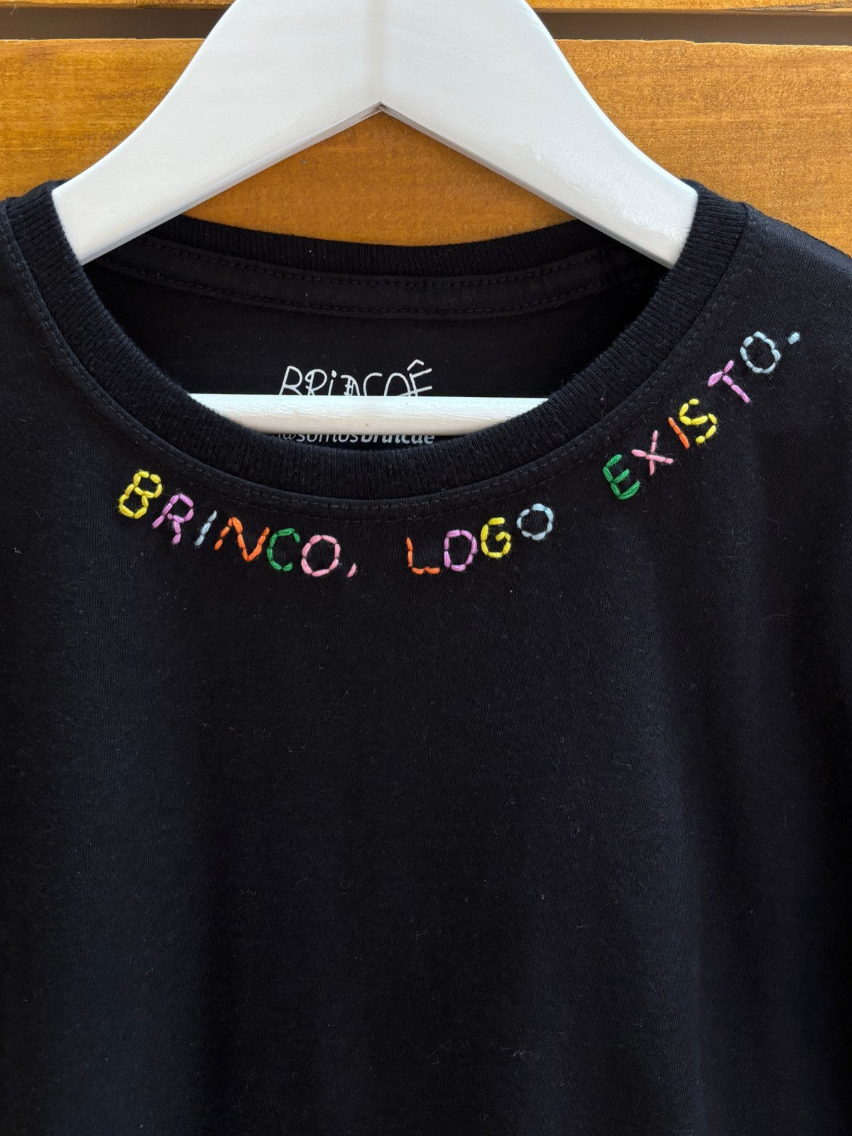 Camiseta Infantil Bordada Brinco, Logo Existo - Brincaê