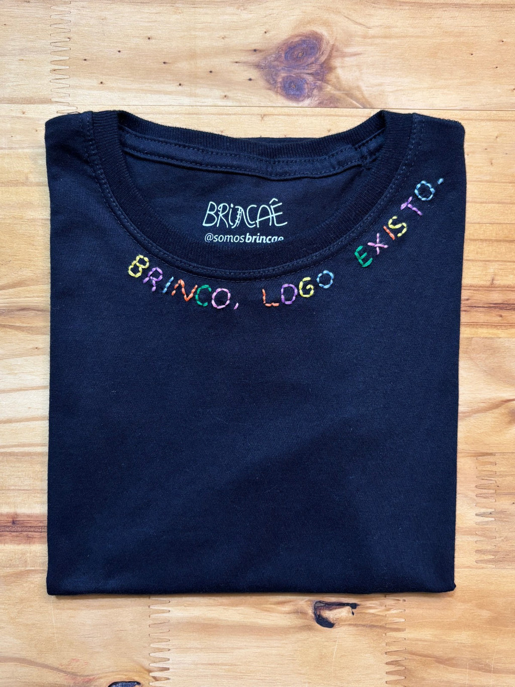 Camiseta Infantil Bordada Brinco, Logo Existo - Brincaê