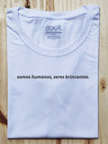 Camiseta Somos Humanos, Seres Brincantes  - Brincaê Minimal